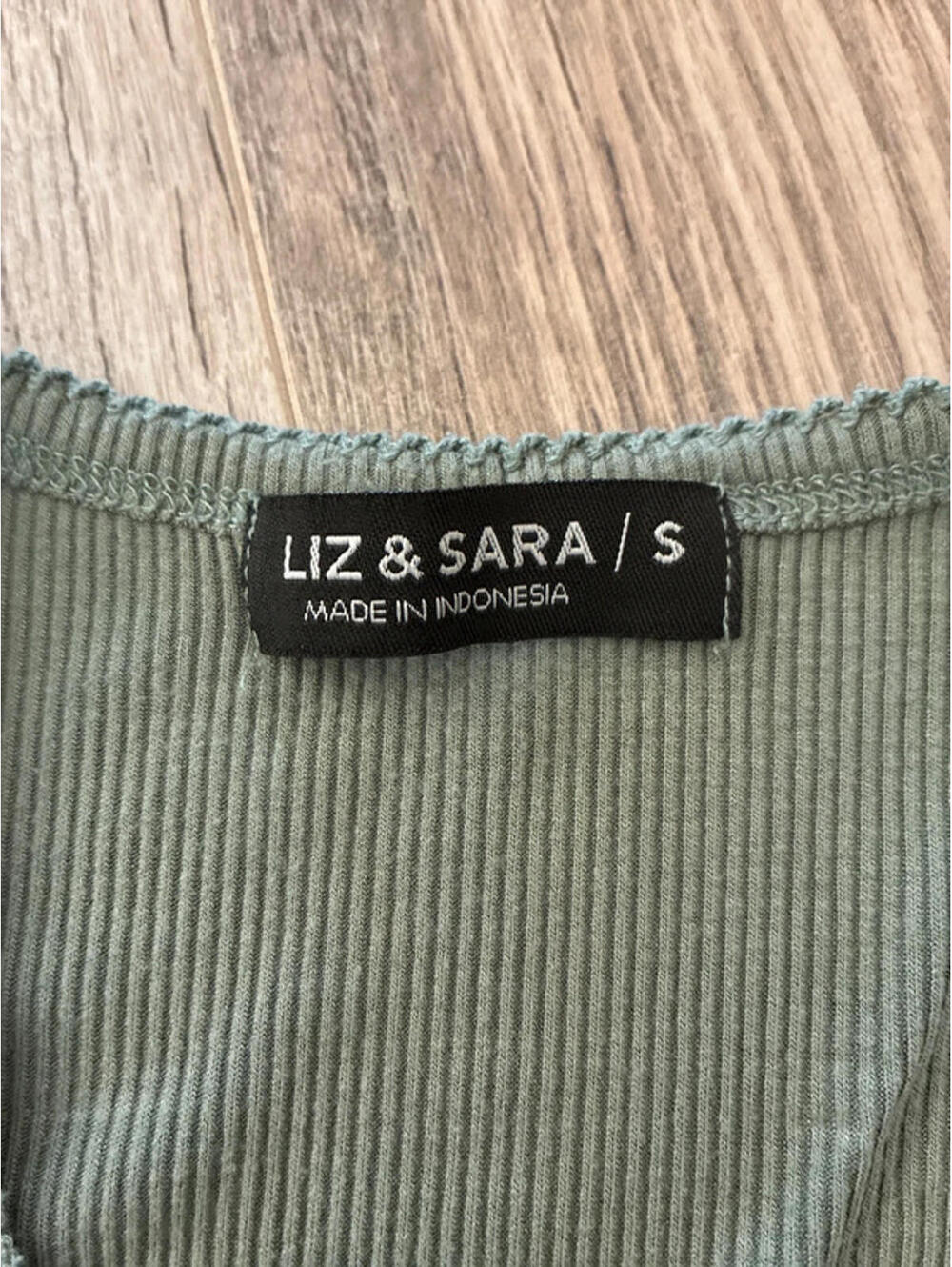 Liz & Sara Ribbed Button Tank Top Women's Small - Picture 4 of 4